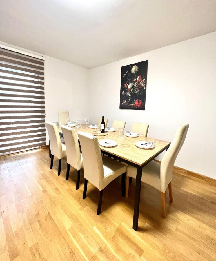 Spacious Apartment With Terrace Wien Exteriör bild