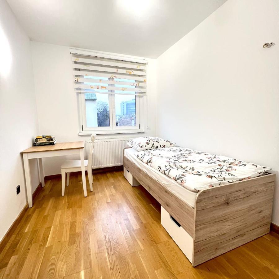 Spacious Apartment With Terrace Wien Exteriör bild