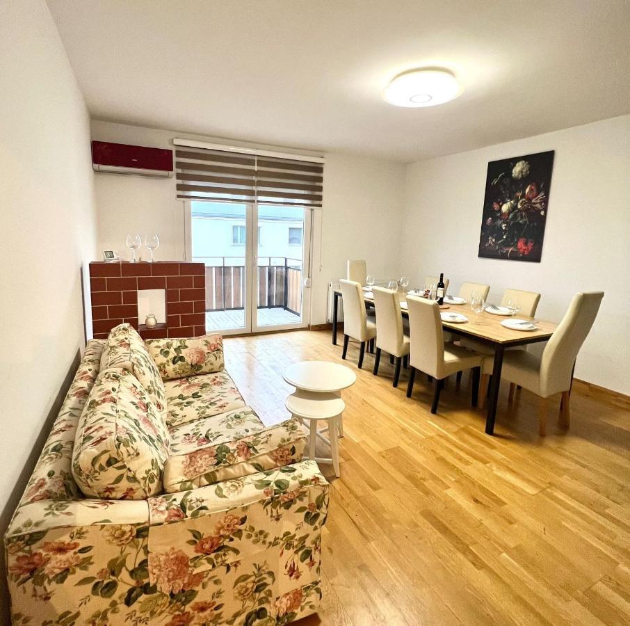 Spacious Apartment With Terrace Wien Exteriör bild